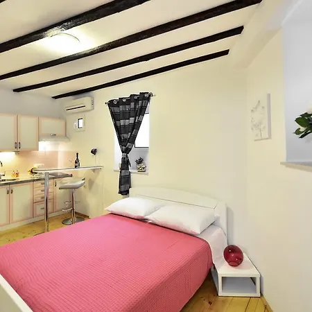 Mateo Apartment