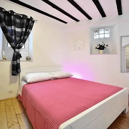 Mateo Apartment